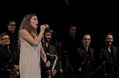 Olivia-Ruiz&The-Red-Star-Orchestra_12-07-22_DSC_0306_50