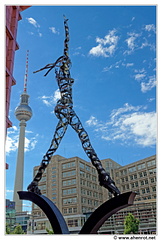 Berlin Alexander-Platz Alexa-Skulptur Fernsehturm DSC 0185