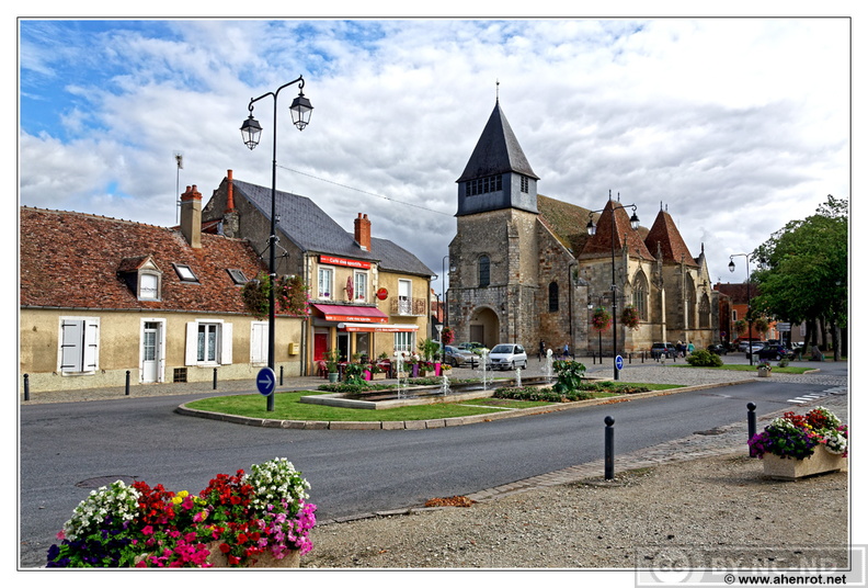 Dun-sur-Auron-Eglise DSC 0450