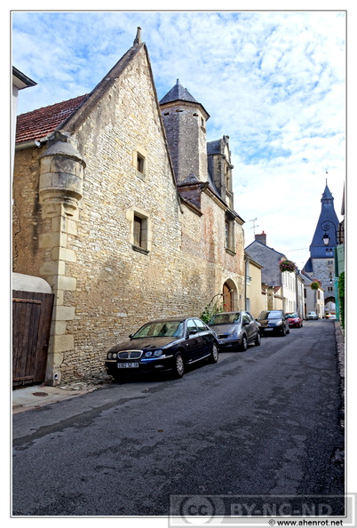Dun-sur-Auron-Rue DSC 0446