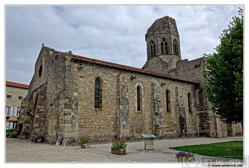 Charroux-Eglise DSC 0744