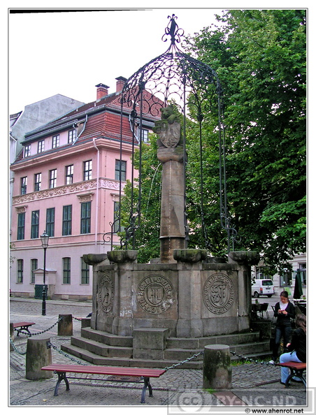 Wappenbrunnen&Knoblauchhaus_dscn5793.jpg
