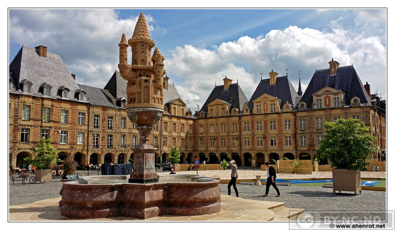Chateau-sable-Place-Ducale_20150731_123243.jpg