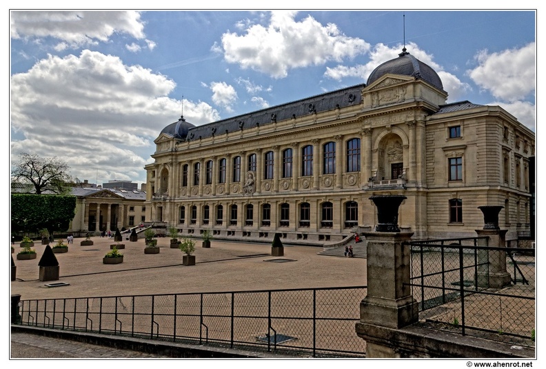 Jardin-des-plantes_Grande-galerie-du-Museum_DSC_0147.jpg