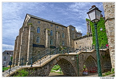 Collégiale-Saint-Pierre-la-Cour&Escalier-des-Ponts-Neufs DSC 0771