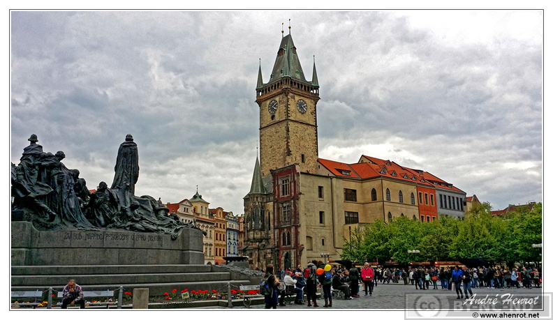Prague_Place-de-la-Vieille-Ville&Memorial-Jan-Hus&Hotel-de-Ville_20160419_161035_ret.jpg