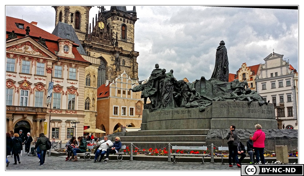 Prague Place-de-la-Vieille-Ville&Memorial-Jan-Hus 20160419 160914 ret