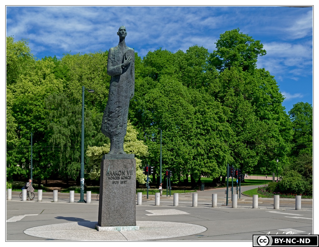 Oslo Statue Haakon-VII DSC 2073
