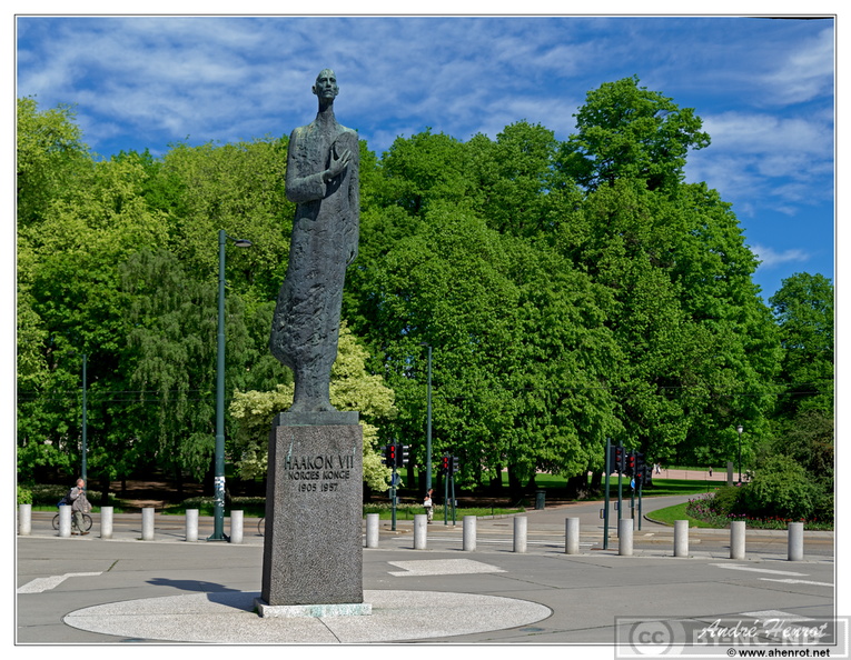 Oslo_Statue_Haakon-VII_DSC_2073.jpg