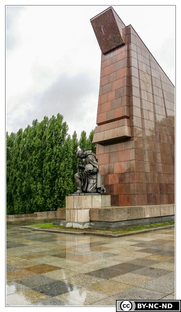 Sowjetisches-Ehrenmal-Treptow 20170630 094559