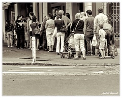 Queue Rouen-Place-du-Vieux-Marché 2012-08 DSC 0344 N&amp;B 1200