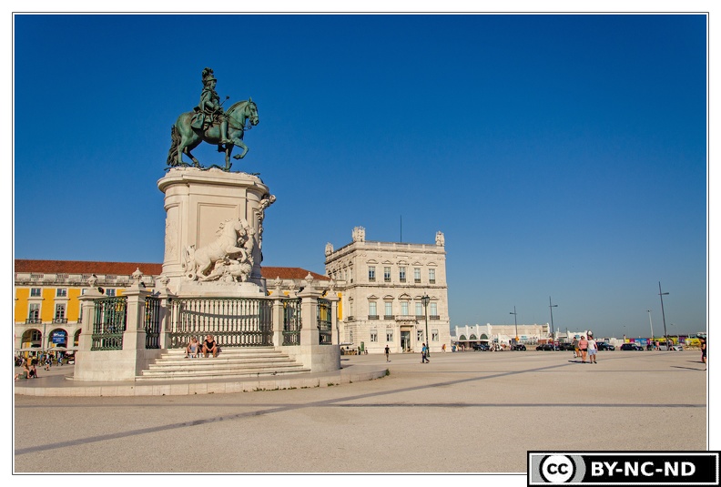 Lisbonne Praca-do-comercio Statue-Joseph-Ier DSC 0901