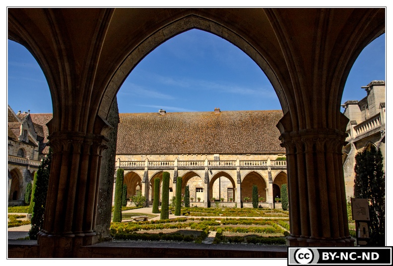 Abbaye-Royaumont_Cloitre_DSC_0235.jpg