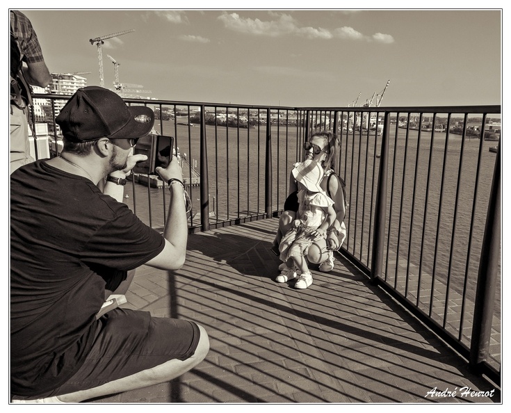 Hambourg_Elbphilharmonie_Photo-avec-enfant_DSC5620_N&B.jpg