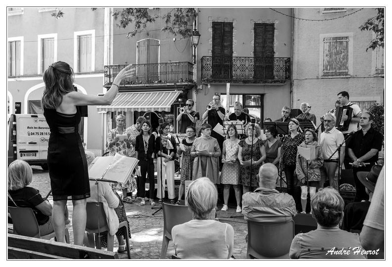 Lise-Bouvier&Stagiaires_Place-des-Arcades_DSC_3759_N&B.jpg