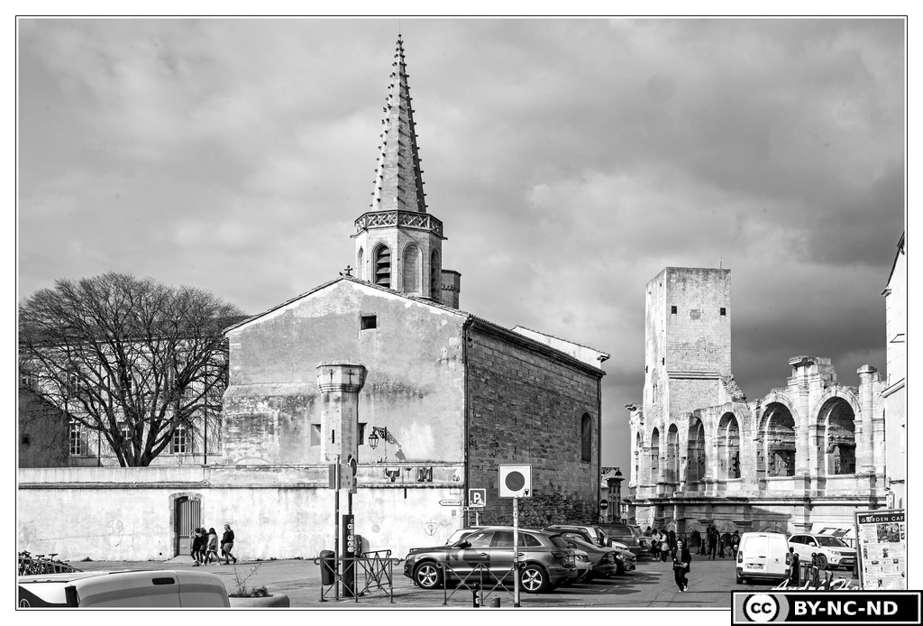 Arles Eglise-Couvent-des-Cordeliers&amp;Theatre-Antique DSC 9271 N&amp;B