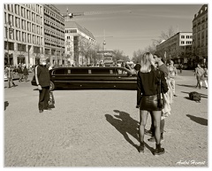 Berlin Limousine-Porte-de-Branderbourg DSC 0318 N&amp;B 5x4