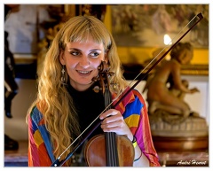 Loni Cornelis Trio