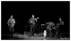 Matthieu-Donarier&amp;Manu-Codjia&amp;Joe-Quitzke DSC 7237-42 N&amp;B 16x9