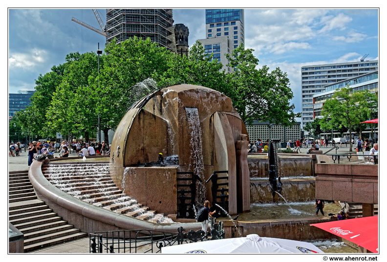 Weltkugelbrunnen_DSC_0525.jpg