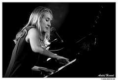 Sarah-McKenzie DSC 6917 N&amp;B