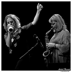 Ingrid-Jensen&amp;Christine-Jensen DSC 6593 N&amp;B