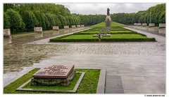 Sowjetisches-Ehrenmal-Treptow 20170630 094545