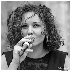 Melanie-Tobiana DSC 3506 N&amp;B 1x1