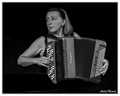 Guylaine-Leori DSC 3412 N&amp;B 5x4