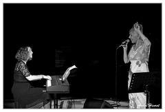 Sandrine-Marchetti&amp;Yasmina-Kachouche DSC 0011 N&amp;B