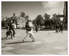 Un-pas-decide DSC 1549 N&amp;B 5x4