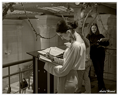 Bruxelles Centre-belge-de-la-Bande-dessinee On-dessine DSC 3337 N&amp;B 5x4