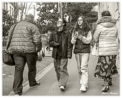 Lyon Photos-de-rue Croisement DSC 8810 N&amp;B 5x4