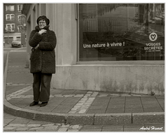 Plombieres-les-bains Dame-manteau DSC 0670 N&amp;B