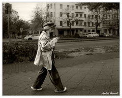 Berlin Casquette&amp;Telephone DSC 0507 N&amp;B