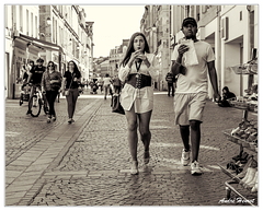 La-Covid Couple B&amp;W DSC 4237 N&amp;B 5x4