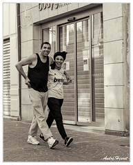 La-Covid Duo-au-pas DSC 4188 N&amp;B