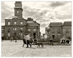 La-Covid Fontaine-Place-Ducale DSC 4163 N&amp;B