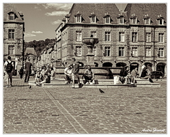La-Covid Fontaine-Place-Ducale DSC 4457 N&amp;B