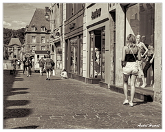 La-Covid Grand-rue Papillon DSC 4614 N&amp;B