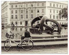 Vienne-Sculpture-Velo DSC 5531 N&amp;B 5x4