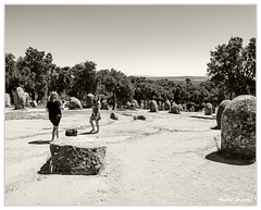Megalithes-Dos-Almendres DSC 0817 N&amp;B 5x4