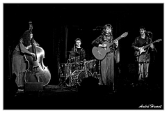 Alice-Loparic&amp;Audrey-Dechevre&amp;Elisa-Samoy&amp;Nicolas-Francois DSC 6496 N&amp;B